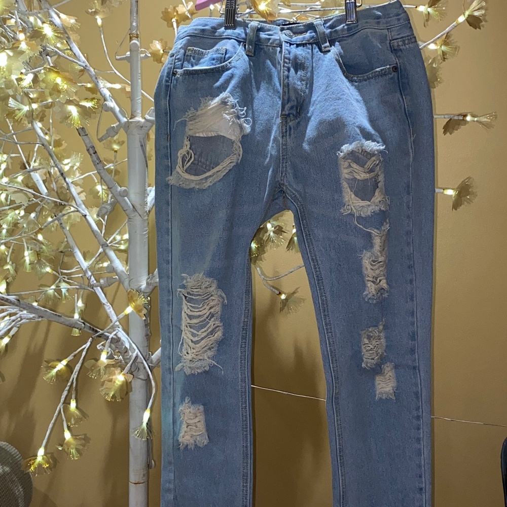 Brandy Melville Ripped boyfriend vibe jeans